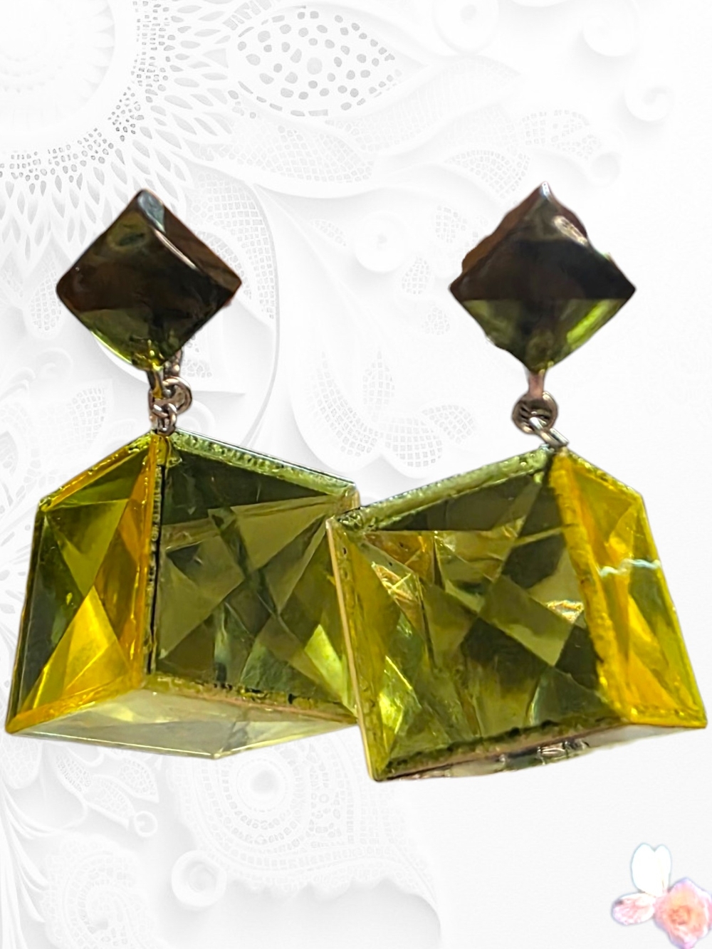 Rare Vendome Lime Green Cube Dangle Earrings Lucite Gold Tone